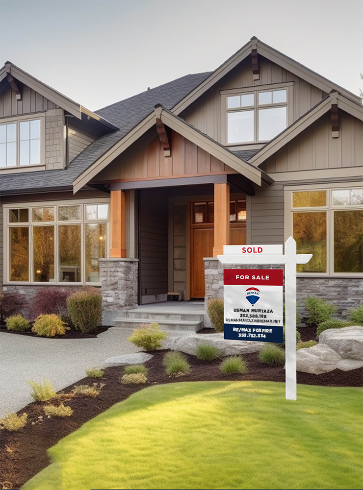 House with RE/MAX sold yard sign image